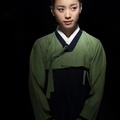 韓劇《同伊》-- 這是宮內掌樂院最卑賤女僕的制服, 同伊在掌樂院長大, 負責打雜.
