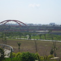 台南都會公園--遙望86號快速道路的紅色倍力橋