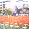 場次是台北三芝的第二哩路演出「武松打虎」。排椅子是行政工作的重要項目之一，這回算是少的，大約1500張上下。
