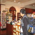 香港5日遊 - 書店裡感覺很溫馨--這男的只是路人甲