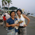 在高雄漁人碼頭和王經理太太合影，我們到此一遊