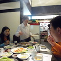 道地韓國料理三元花園餐廳慶功-服務生也長的很韓國！