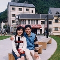 宜宜&菁菁到北海道當觀光客 - 層雲峽藝品街前