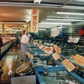 宜宜&菁菁到北海道當觀光客 - 小樽街上的海鮮超市
