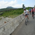 20100719太魯閣-光復，趕緊轉身拍一張，不要嫌我拍牛拍不好，停下來拍我會跟不上！！