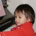 彈鋼琴的小孩