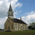 德州的彩繪教堂
高高的哥德式教堂尖頂、小巧鐘樓、鑲嵌彩色玻璃窗及彩繪裝飾的天花板