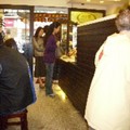 jane是美食搜尋者,這家好吃的壽司店,就是她發現的.
桃園市-中正路-老賊壽司. 桃園市中正路337號.
電話:(03)336-0935. 
   
