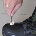 軍品店內的商品 - 教您如何擦亮大皮鞋!?