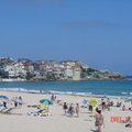 星期五的下午，澳洲人下班後紛紛前往海灘享受太陽浴，當然在這裡也出現許多養眼的上空秀．