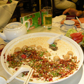巴國布衣,在上海吃到一家很有特色的餐館,內有變臉的演出,菜色也很不錯