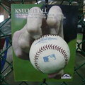 指關節球 (Knuckleball)
球速很慢，但是有時連投捕手都無法預測球的路徑與變化的幅度。
