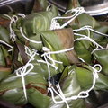 媽媽和我親子包粽子.我們以野薑花的葉子代替麻竹葉*