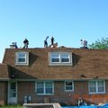 6-8-2006 淘汰換新

一共有八名墨西哥工人為房屋屋頂改頭換面。