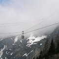 從Plampraz到山頂這一段，纜車駛向茫茫中的未知，纜線連接在山與雲的另一端。