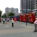 碰到20幾台中國安利團的遊覽車