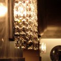 客廳壁面的水晶壁燈