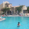 3租下公寓式的旅館,Santorini以觀光為業,英文很通,well-organized