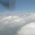 從飛機上拍攝的菊島和台北。