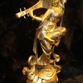 在北京秀水街看到的鎏金天女雕像：倒彈琵琶-2