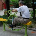 上海紹興公園裡有很多健身與復健設施