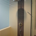 馬來西亞GRAND BORNEO HOTEL的淋浴設施