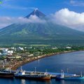 菲律賓呂宋島馬永火山 
菲律賓呂宋島東南部的活火山。在黎牙實比西北。有完整的火山錐。方圓達 130 多公里，高 2，452 米。頂端灰白色，由安山岩組成。上半部幾無樹木，下半部則林木鬱蔥。