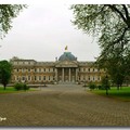 在奧地利人統治時期於 1782 至 1784 修建的 ,是奧地利帝國的一部份.

在法國和荷蘭佔領時期 , 拉肯曾是拿破崙的寓所 .

自 1830 年比利時獨立以來 , 拉肯城堡一直是皇家寓所 . 
