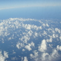 離開台北的天空，很白，很藍，好像還看到地球是圓的。