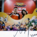 950923 我 與 YUKARI 小姐 拍攝於 2006年日本東京電玩展會場.我也請她在這張拍立得照片上簽名,我會好好收藏它的.