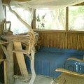 野女人自己蓋的竹屋工作室