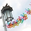 華梵大學的風車節：華梵宮燈與風車瞬間轉動，凝住的是無盡的華年流光