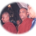 與台北縣大觀寺住眾及淡水妙覺寺住持等眾，1999泰國-斯里蘭卡恭請佛陀舍利子之旅。~~斯里蘭卡比丘法師