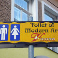 百水公寓摩登廁所標誌