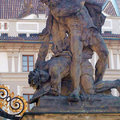 布拉格.城堡區~打鬥的巨人 雕像2