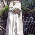 紐約哥倫比亞大學門口雕像2