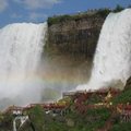 尼加拉瀑布以美麗的景色，巨大的水利發電能力和極具挑戰性的環境保護工程而聞名於世，是非常受遊客歡迎的旅遊景點。

