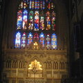 色彩鮮艷的彩繪玻璃窗&祭壇
