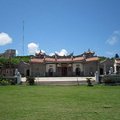 觀音亭是澎湖首屈一指的古剎，位在青年活動中心旁，立於廟前，可遠眺西嶼落霞，景色極佳