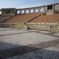 「古羅馬表演場」，一個可容納二千人及佔地190平方米的多用途舞台，設計仿照羅馬競技場。