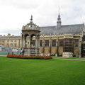 劍橋大學三一學院（Trinity College, Cambridge）是劍橋大學中規模最大、財力最雄厚、名聲最響亮的學院之一，同時也擁有全劍橋大學中最優美的建築與庭院。