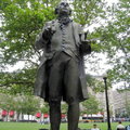 波士頓卡布里廣場 - 名畫家約翰·卡布里雕像