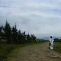 這就是電影中，日本老師離開時走的道路，籠仔埔草原。
樣板人物：老弟。
