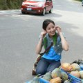 賴雅妍與Fiesta的一天／大明星蹲在路邊買野菜