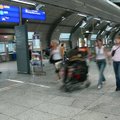 德國採訪系列／在法蘭克福機場，只要跟著Long Distance Trains的路標走就能找到火車站。