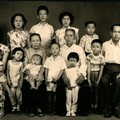 坐者右起:阿爸、阿公、阿嬤、母親；我在阿嬤懷裡。/Seated from right:My dad, grandpa, grandma and my mom. I am the baby embraced by grandma.