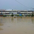 2006年12月開始馬來西亞柔佛州遭遇百年未見大水災，許多地區幾成澤國，情況很糟，這是我家鄉新山附近的哥打丁宜(KOTA TINGGI)水患情况。/Flooded scenes of Kota Tinggi, a place near my hometown.(Dec 2006)
