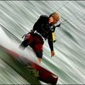 Kite-surfing : A man flies across the water as he kitesurfs on Botany Bay near Sydney. (AFP/Greg Wood)