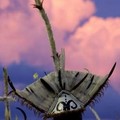 , made from bird's feathers, as a storm cloud gathers behind during a performance in the opening ceremony of South Pacific Forum in Port Moresby October 25, 2005.  REUTERS/David Gray