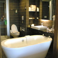 凱撒飯店改裝後的浴室